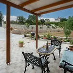 Lodge Lori